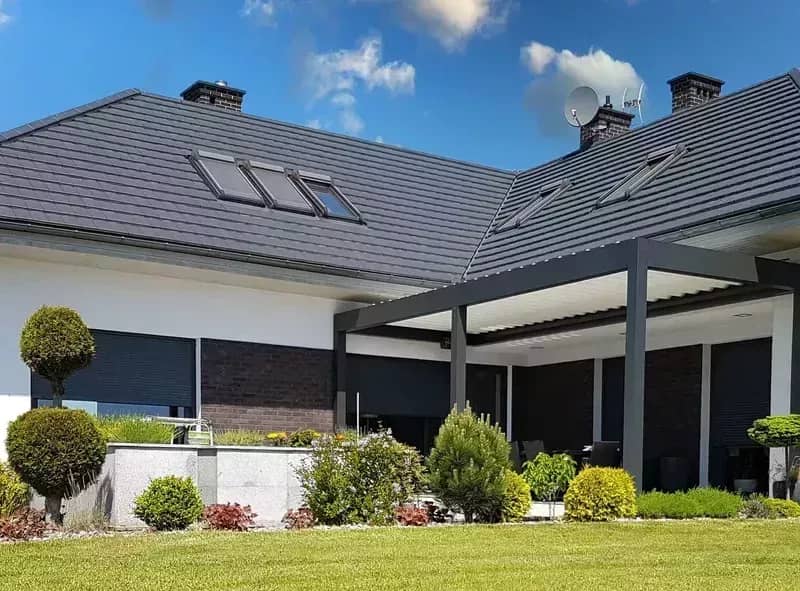 Pergola w ogrodzie