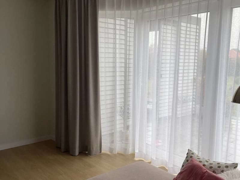 Firany w salonie — Deszczno