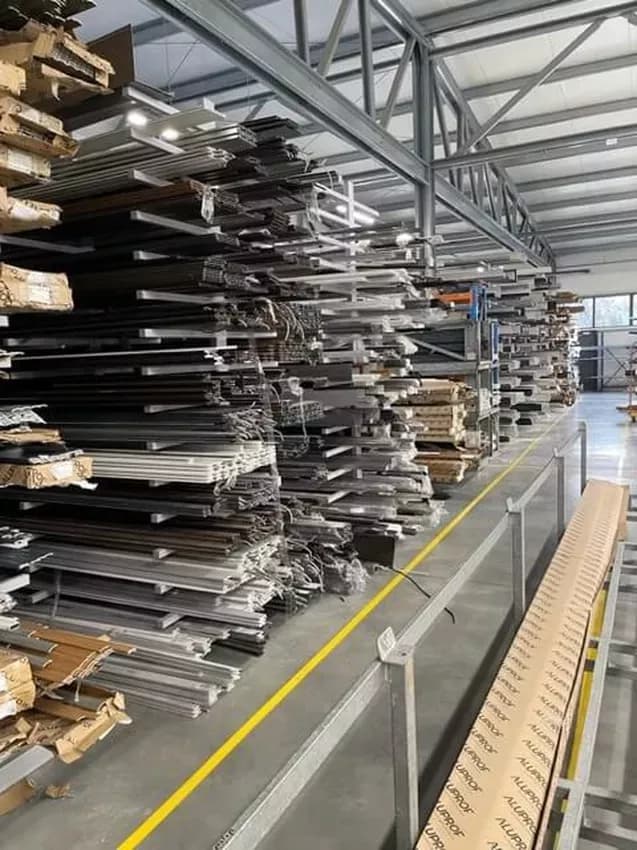 Hala produkcyjna — rolety przemysłowe