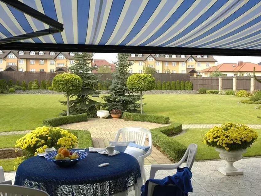 Markiza — widok z dołu