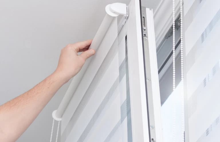 Jak samodzielnie zmierzyć okno pod rolety? Poradnik krok po kroku